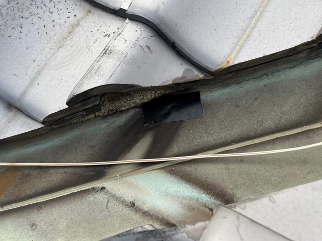 谷板金錆び穴あき　養生